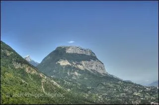 Que peut-on trouver au sommet du Saint-Eynard ?