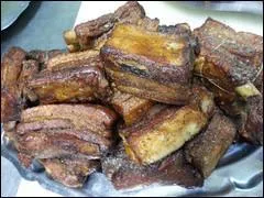 Par pur esprit de contradiction et juste pour faire mentir ce qui précède, voici donc une spécialité charcutière. Mais comment l'appelle-t-on, ici ?