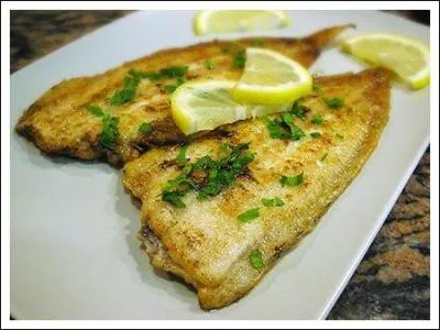 La Rochelle fut un grand port pour la pêche à la sole, plat de gourmets et peu onéreux. Un jour en Avignon , je décidai d'en faire à des amis étrangers. C'est alors que le poissonnier faillit commettre un crime honteux... Lequel ?