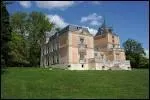 Le château des Roches à Bièvres, demeure de Bertin l'Aîné, directeur du Journal des débats, reçut souvent la visite de Victor Hugo et de sa famille. Où est situé ce château où se tenait un salon littéraire de 1815 à 1841 ?