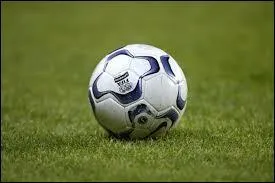 Combien de jours un ouvrier devait-il travailler il y a un siècle pour pouvoir se payer un ballon de football ?