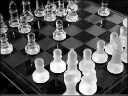 Laquelle de ces pièces peut passer au-dessus d'une autre pièce ?