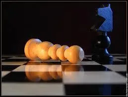 Quelle est la hauteur des pièces du jeu d'échecs dit "de Charlemagne" ?