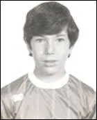 Comment s'appelle cette célébrité encore vivante ?