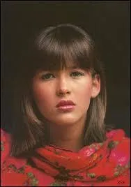 Comment s'appelle cette célébrité encore vivante ?