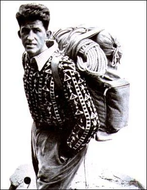 Comme tous les autres, ce grand alpiniste, auteur des plus grandes voies alpines, joua un grand rôle dans la victoire finale. Qui est-ce ?