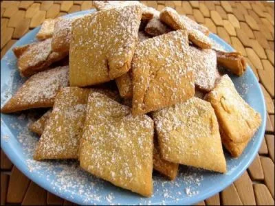 On connaît ces beignets en Touraine et dans le Poitou, en particulier le marais poitevin, sous le nom de ...
