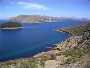 Le lac Titicaca est situé à la frontière entre la Colombie et le Venezuela.