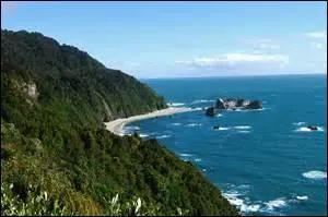 La mer de Tasman est situ&eacute;e entre la Nouvelle-Z&eacute;lande, l'Australie et la Tasmanie.