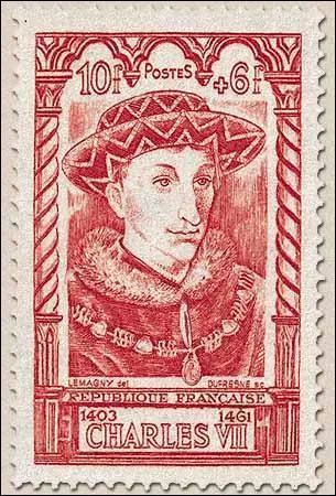 Le roi de France Charles VII, ici représenté sur un timbre de 1946 a été surnommé :