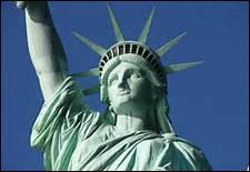 Sur quelle île new-yorkaise se situe la Statue de la Liberté ?