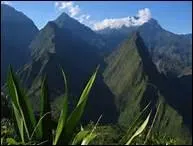 Sur quelle île se situent les cirques de Salazie, Mafate et Cilaos ?