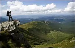 Quel pays contient la moitié de la chaîne des Carpates ?