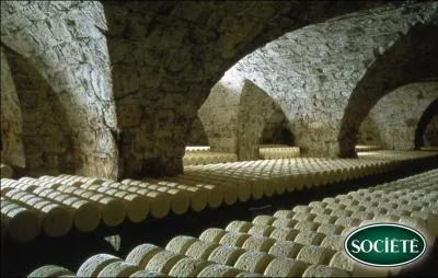 Le roquefort est un fromage de brebis dont la découverte s'est faite par hasard. En quelle circonstance ?