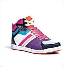 Lors des célèbres marathons, comment les Grecs couraient-ils bien souvent ?