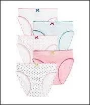 Quelle matière ne permet pas au début du XXe siècle de fabriquer des sous-vêtements pour dames ?