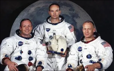Apollo 11 est la mission qui a permis à l'homme de poser le pied sur la Lune. On parle souvent de Neil Armstrong, de Buzz Aldrin, mais on oublie souvent le troisième. Quel est son nom ?