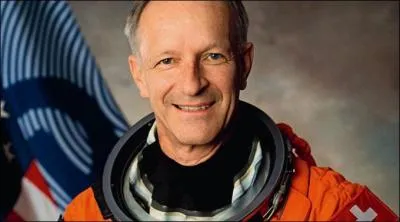 La Suisse a aussi contribué à la découverte de l'espace (coucou à tous les Suisses, je suis moi-même suisse ! ). Comment s'appelle le seul Suisse à avoir voyagé dans l'espace ?
