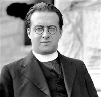 Lui, c'est Georges Lemaître : il a proposé la théorie initiale du Big Bang. Quelle était la profession de cet homme ?