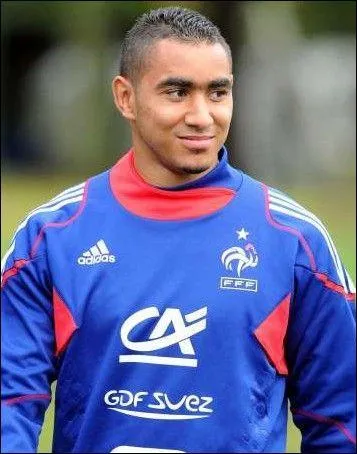 Dimitri Payet, né le 29 mars 1987 à Saint-Pierre, est un footballeur international français qui évolue au poste de milieu de terrain. Dans quel club joue-t-il actuellement ? (2014)