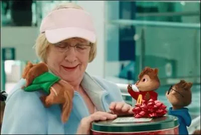 Kathryn Joosten joue le rôle de :