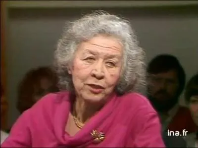 "Ouverture à cur" est le premier roman de cette académicienne, décédée à 98 ans, helléniste passionnée, reconnue internationalement. Qui est-elle ?