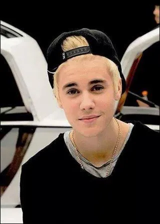 Comment s'appelle ce chanteur ?