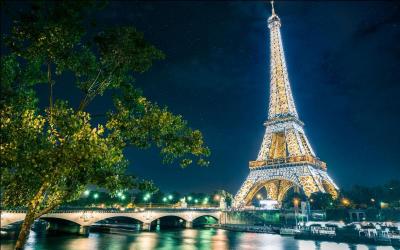 Combien mesure la tour Eiffel ? (actuellement, en 2015)