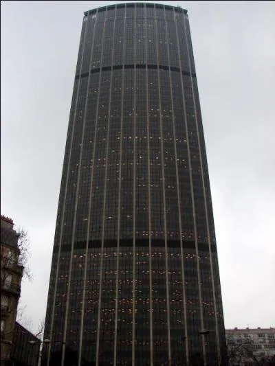Combien mesure la tour Montparnasse ?