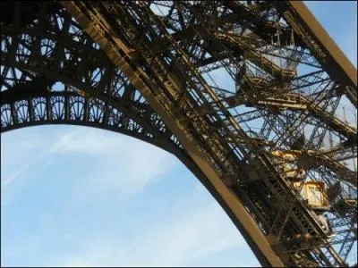 Combien d'étages a la tour Eiffel ?