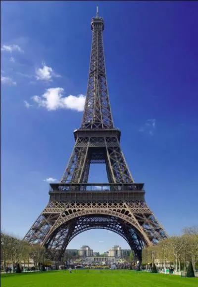 De combien de poutres la tour Eiffel est-elle constituée ?