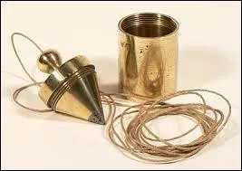 Le fil à plomb, comme son nom l'indique, est un outil composé d'un fil lesté de plomb. Dans laquelle de ces activités est-il utilisé ?