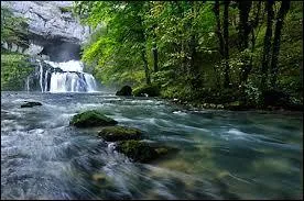 Laissons-nous aller au fil de l'eau... Dans ce cas précis, à quoi se rapporte "le fil" de l'eau ?
