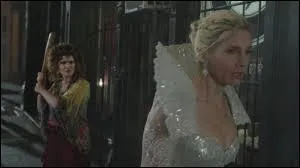 Comment arrive-t-elle dans notre monde puis à Storybrook ?