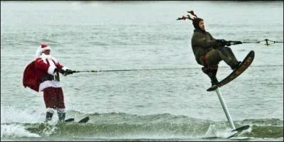 Renne et père Noël font la parade en ...