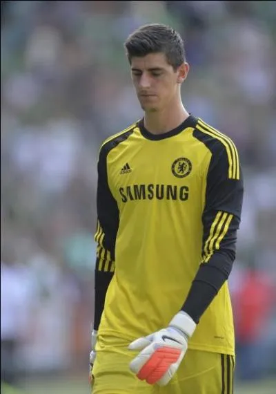 Comment s'appelle leur goal ?