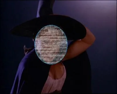 Qui joue à la sorcière sur un balai ?