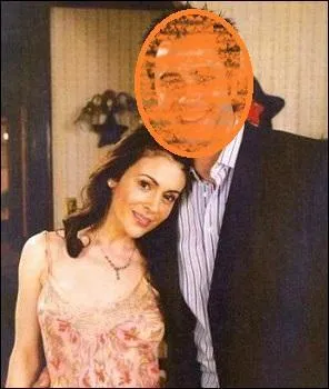 Qui est à côté de Phoebe ?