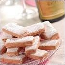Le biscuit rose de Reims est l'un des plus vieux de l'histoire culinaire. A quelle époque les boulangers champenois inventèrent-ils une pâte spéciale cuite deux fois (d'où "bis-cuit") ?
