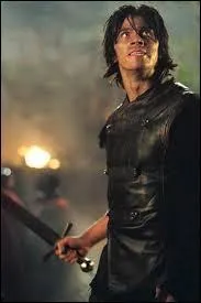 Qui est-il ? (il est le fils d'un parjure)