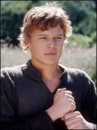 Comment s'appelle-t-il ? (c'est le cousin du héros)