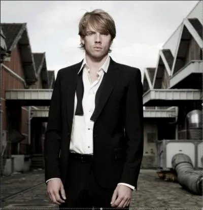 Comment s'appelle ce chanteur ?