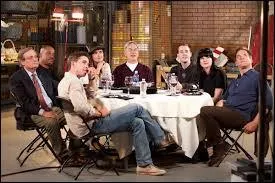 La plupart du temps, les personnages de séries américaines se désaltèrent de soda ou de bière bue à la bouteille, et se régalent de hamburgers et autres viandes grillées, accompagnés de sauce B.B.Q. Qu'est-ce donc  ?