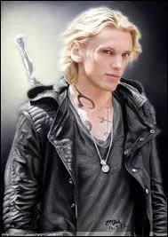 Elle rencontre un garçon, plutôt beau gosse, qui s'appelle :