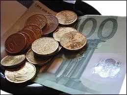 Un menuisier m'a refusé un paiement de 3 200  par carte bancaire ou virement. Pouvait-il donc m'imposer ce paiement en espèces ?