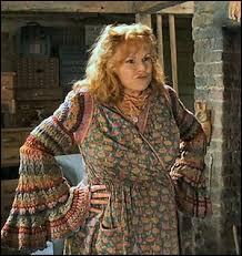 Pourquoi Mrs Weasley est-elle furieuse quand ses fils rentrent au Terrier avec Harry ?