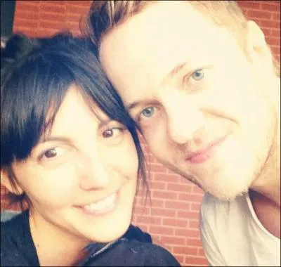 Sa femme, Aja Volkman, est chanteuse du groupe...