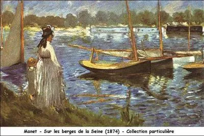 Cette femme se tient sur les berges de la Seine, on peut donc dire qu'elle se trouve...