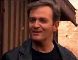 Comment s'appelle celui qui va aider Patricia à retrouver Joy ?