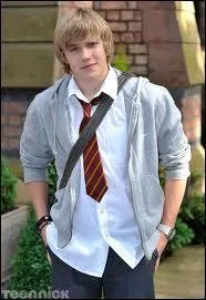 Comment s'appelle le petit copain d'Amber ?